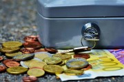 黄金投资的风险与回报如何平衡?这种平衡策略价值在不同市场条件下有何变化? 黄金投资的风险与回报如何平衡?这种平衡策略价值在不同市场条件下有何变化?