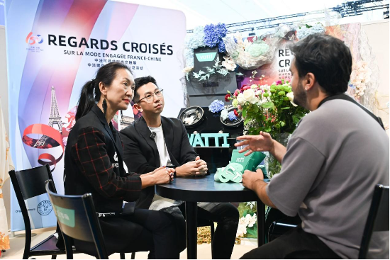 如何讲好“厨房故事”?“厨电三杰”华帝闪耀巴黎提供出海新思路