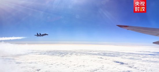 习近平抵达俄罗斯喀山