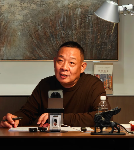 胖东来创始人“炮轰”电商、汽车企业家:都像奴隶一样,一个比一个傻