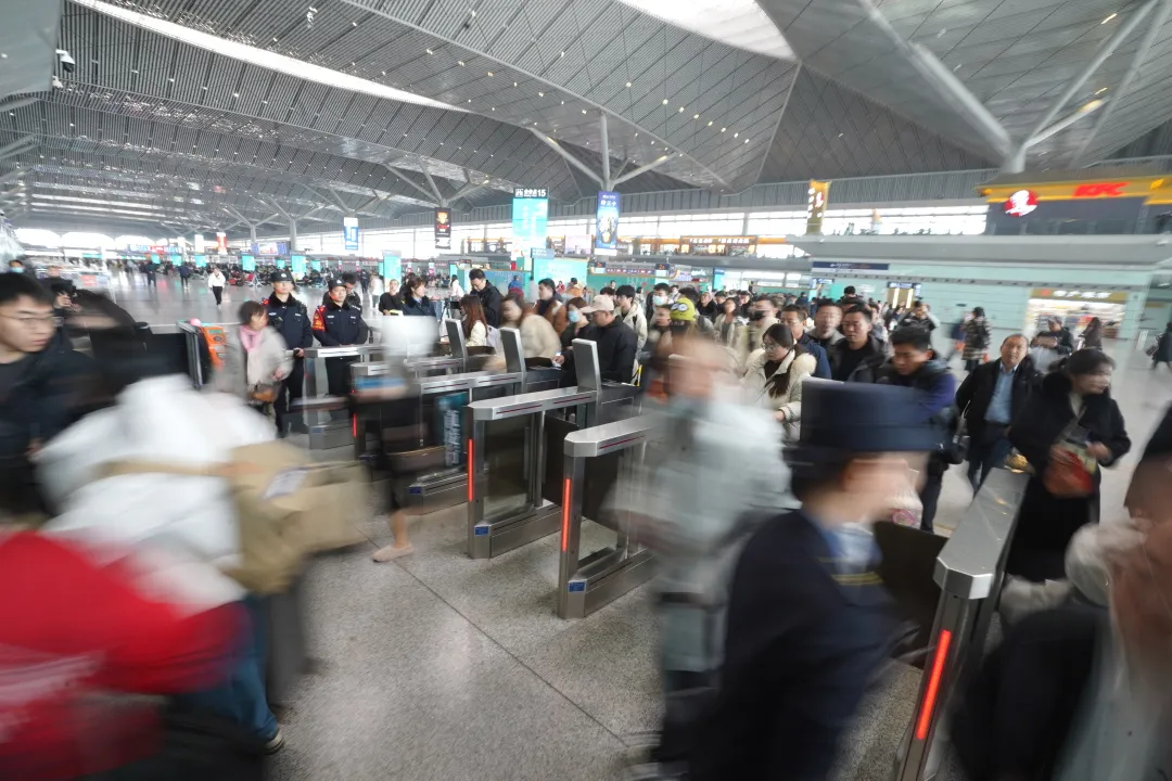铁路节前春运车票进入发售最高峰,已累计发售车票5768万张