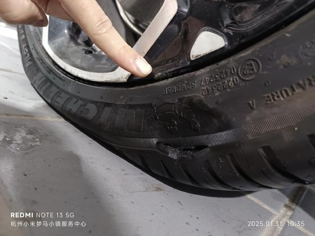 小米SU7被曝过坑时发生断轴 小米汽车回应:不实