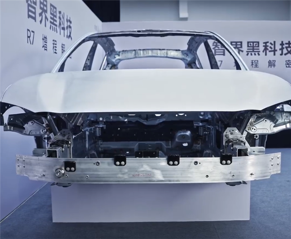 智界R7让奇瑞“大出血” 余承东:看不见的地方用的都是好东西