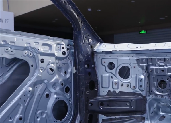 智界R7让奇瑞“大出血” 余承东:看不见的地方用的都是好东西