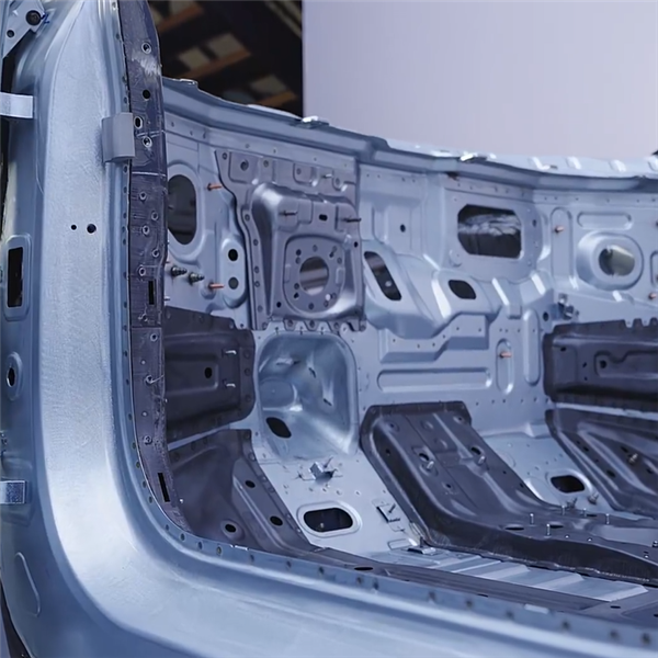 智界R7让奇瑞“大出血” 余承东:看不见的地方用的都是好东西