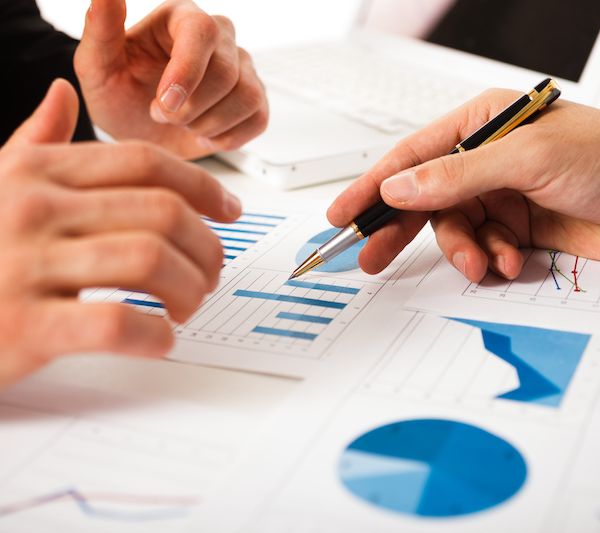 “顶流”调仓路径曝光:谢治宇建仓吉祥航空,冯明远调仓英集芯,赵枫减持三诺生物