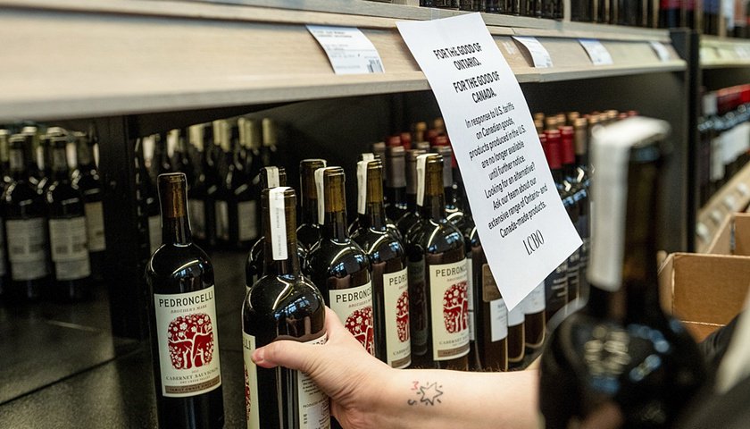 停售美国酒、禁止美企参与竞标,加拿大报复开始