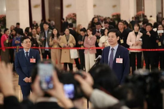 海尔周云杰谈开新媒体账号:两会期间主要精力专注于履职尽责 网上账号是假的