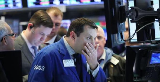 盘前:三大股指期货集体大跌 降息预期提高导致抛售潮有所减弱