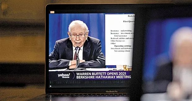 姜还是老的辣!看巴菲特如何逆市涨身价