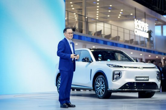 直击车展|长安汽车董事长朱华荣:力争到2030年总销量达500万辆,新能源汽车销量300万辆