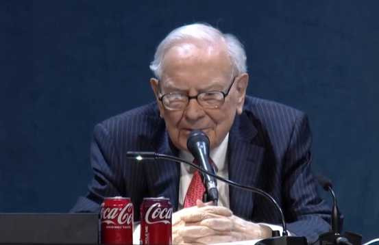 60年!巴菲特宣布年末交棒,全场起立掌声久久不息