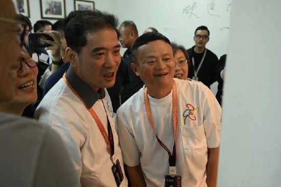 马云现身阿里日现场,前往“湖畔小屋”再看创业之地(图)