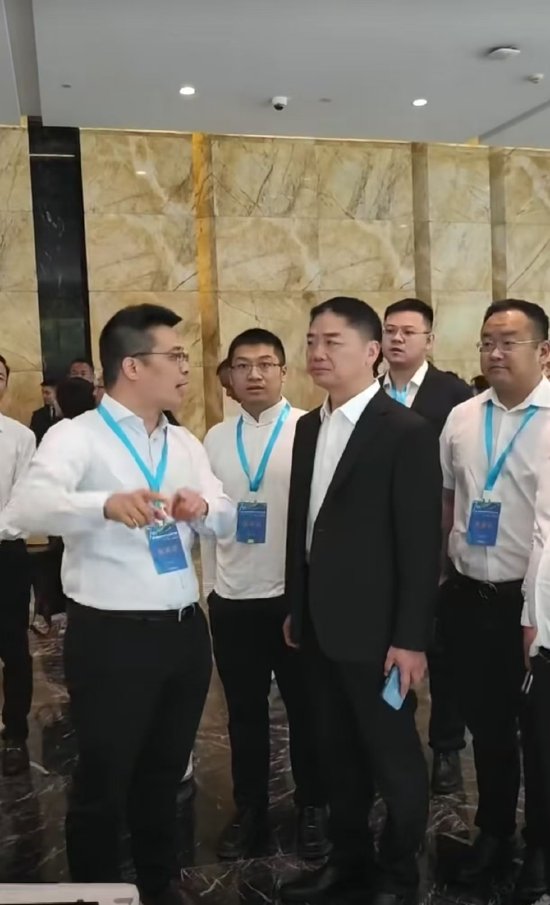 刘强东现身杭州,点京东外卖后称杭州是“美食之都”