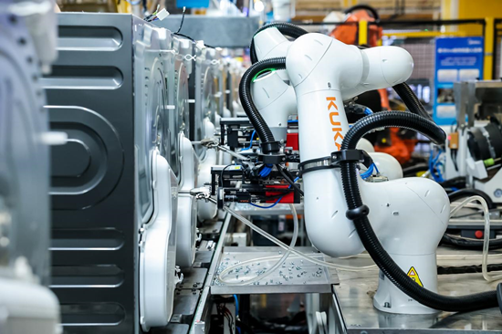 美的史上最佳半年报背后：具身智能获突破 打造智能体工厂新范式