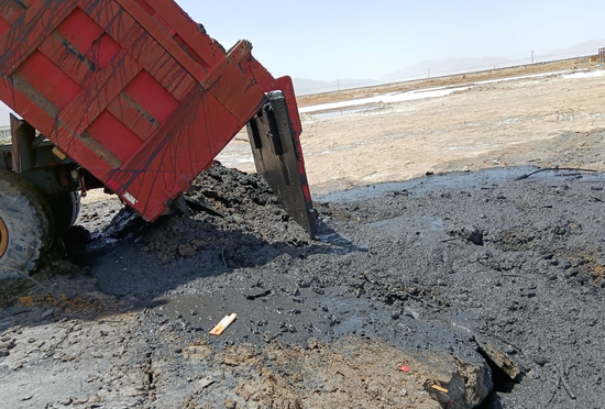 触目惊心!青海一企业非法填埋万吨危废